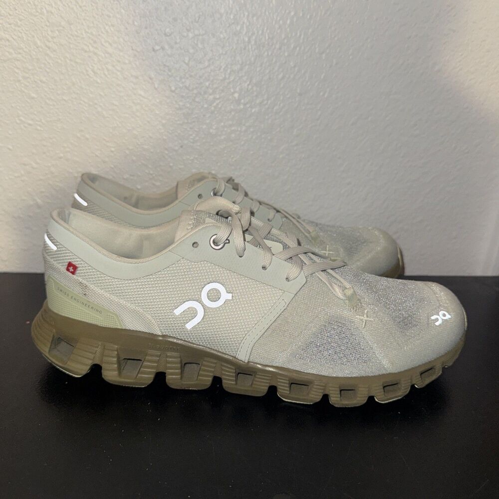 On Cloud X 3 REFLECTIVE Womens Size 9.5 Running Shoes Sneakers Aloe Hunter